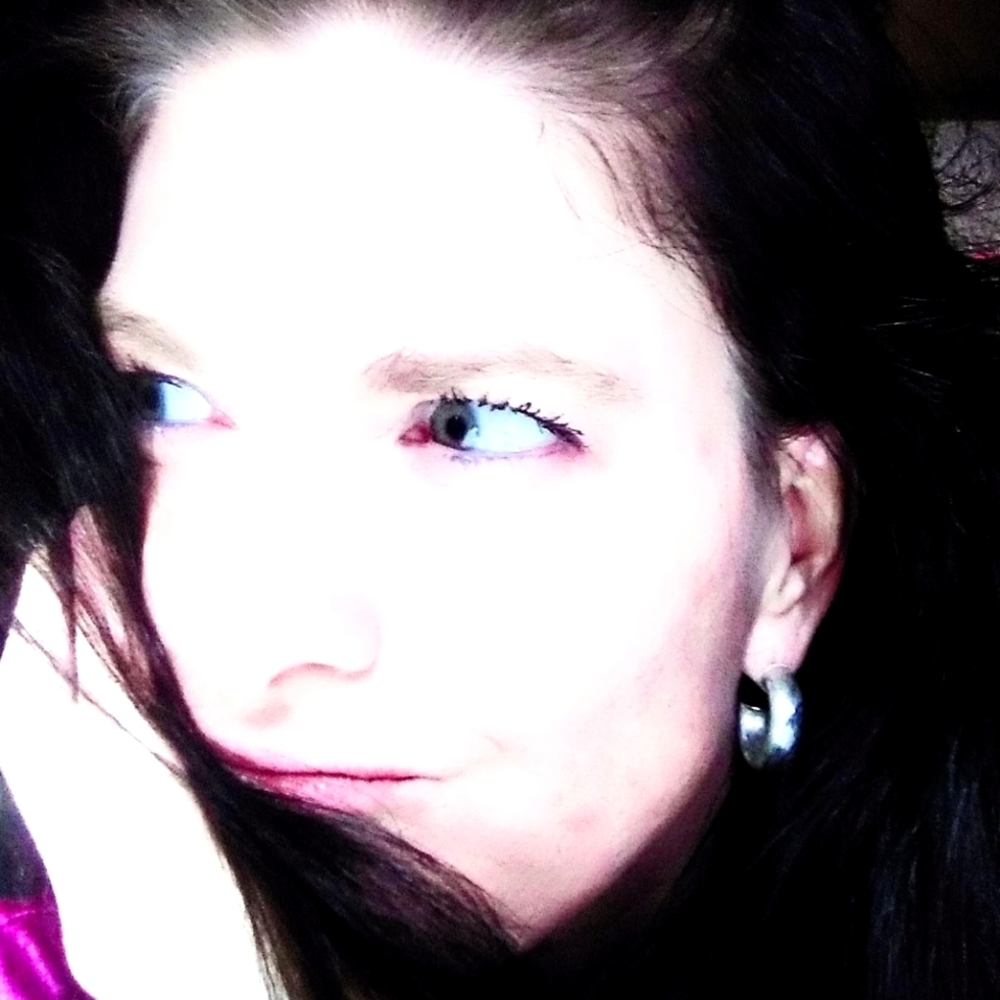 Hi I am Megan...I love to bundle and have great prices! 3 items for 25 % off!!